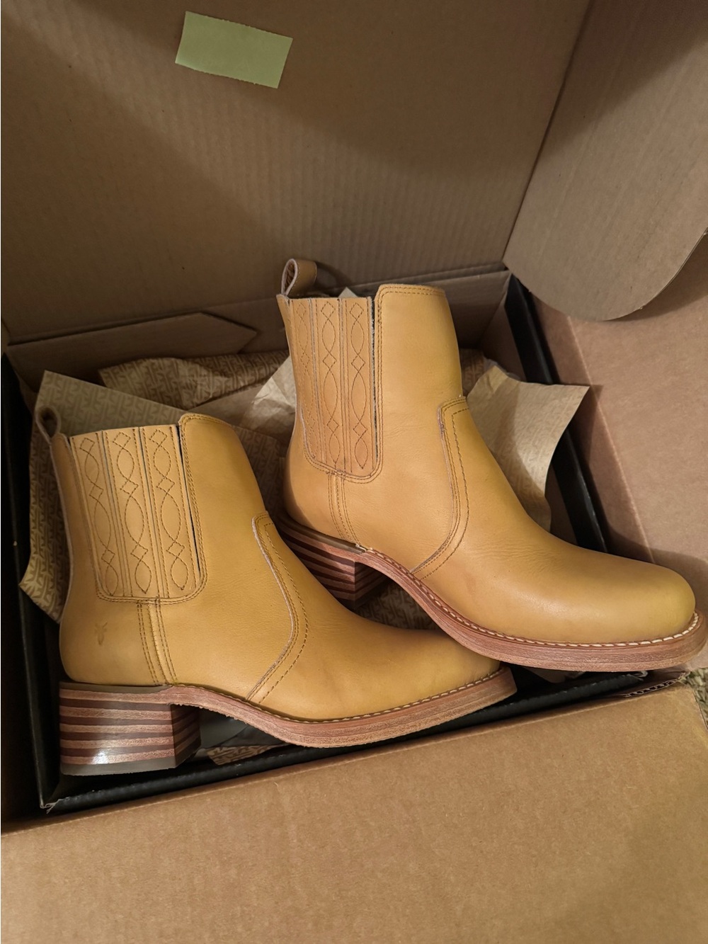 Frye Campus Leather Chelsea Boot: Banana